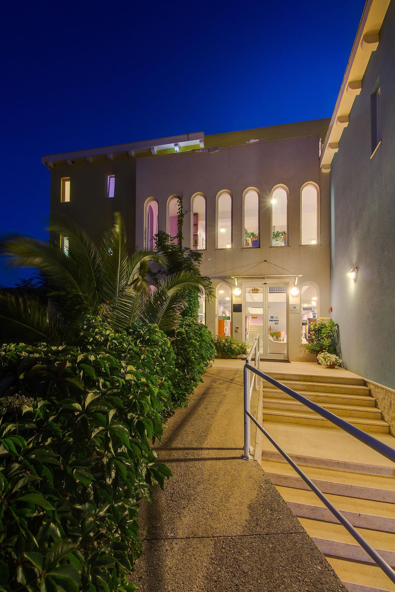 Vista Exterior Family Resort Hotel Manora