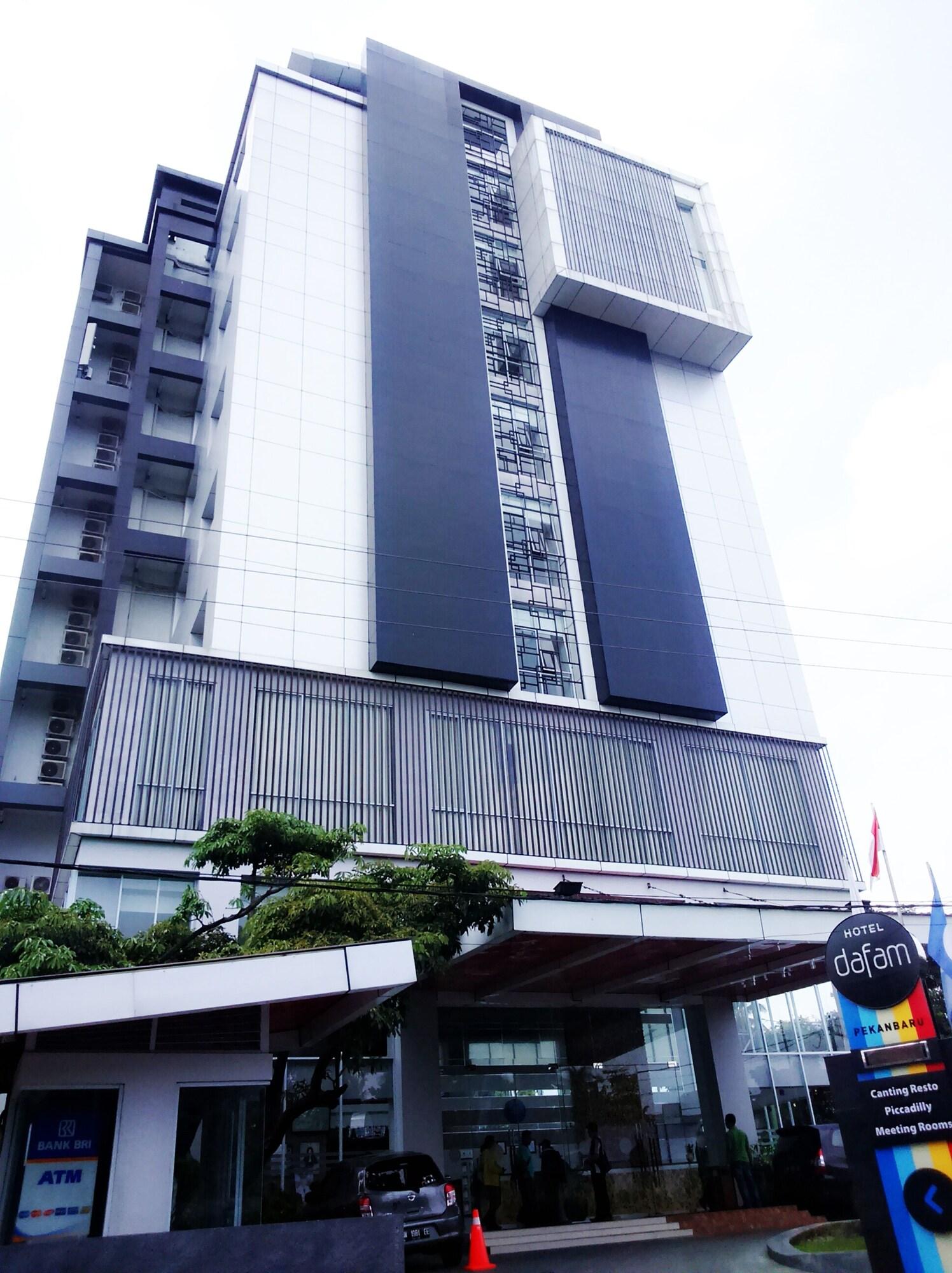Vista Exterior Hotel Dafam Pekanbaru