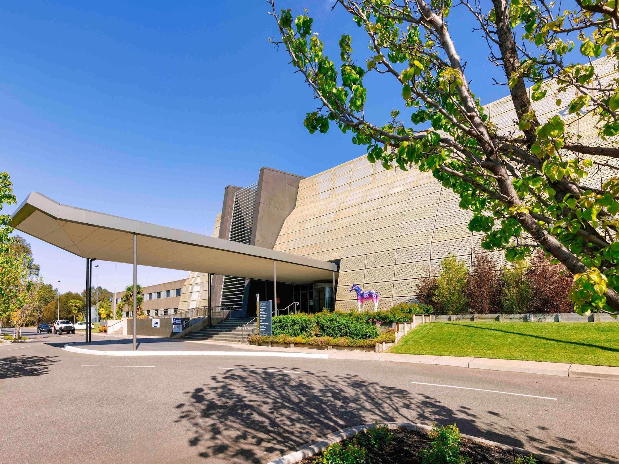 Varios Mantra Melbourne Melton