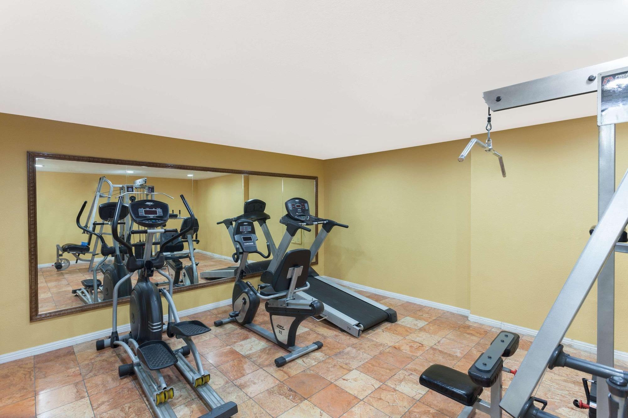 Gimnasio Days Inn by Wyndham Mission Valley/SDSU