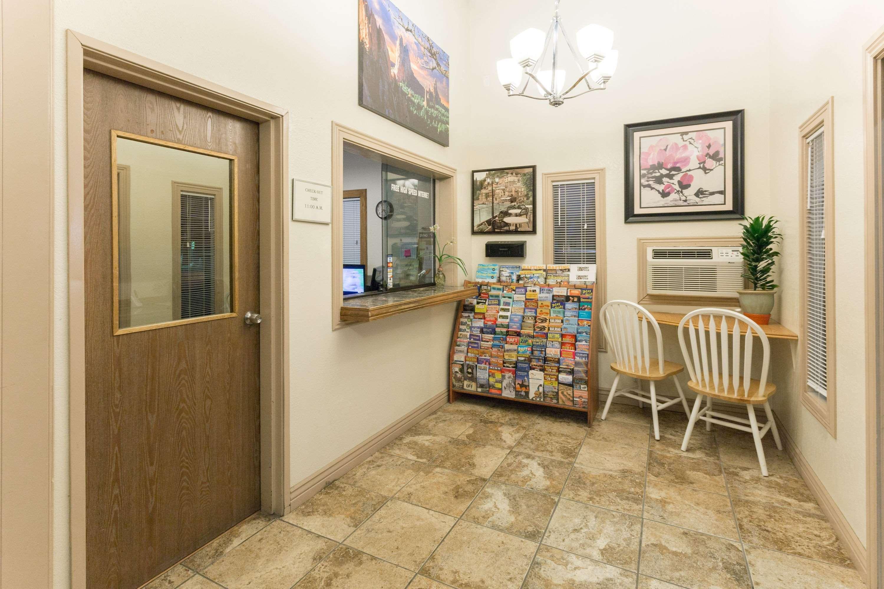 Vista Lobby Super 8 by Wyndham Colorado Springs Peterson Space Force