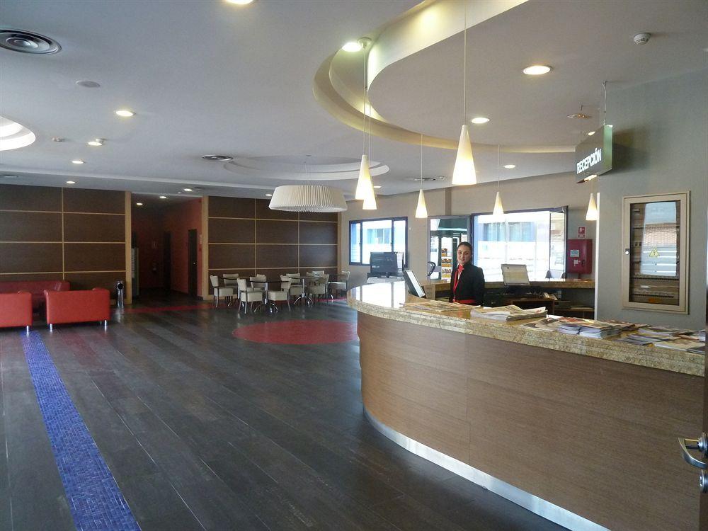 Hotel Puerta De Alcala by null