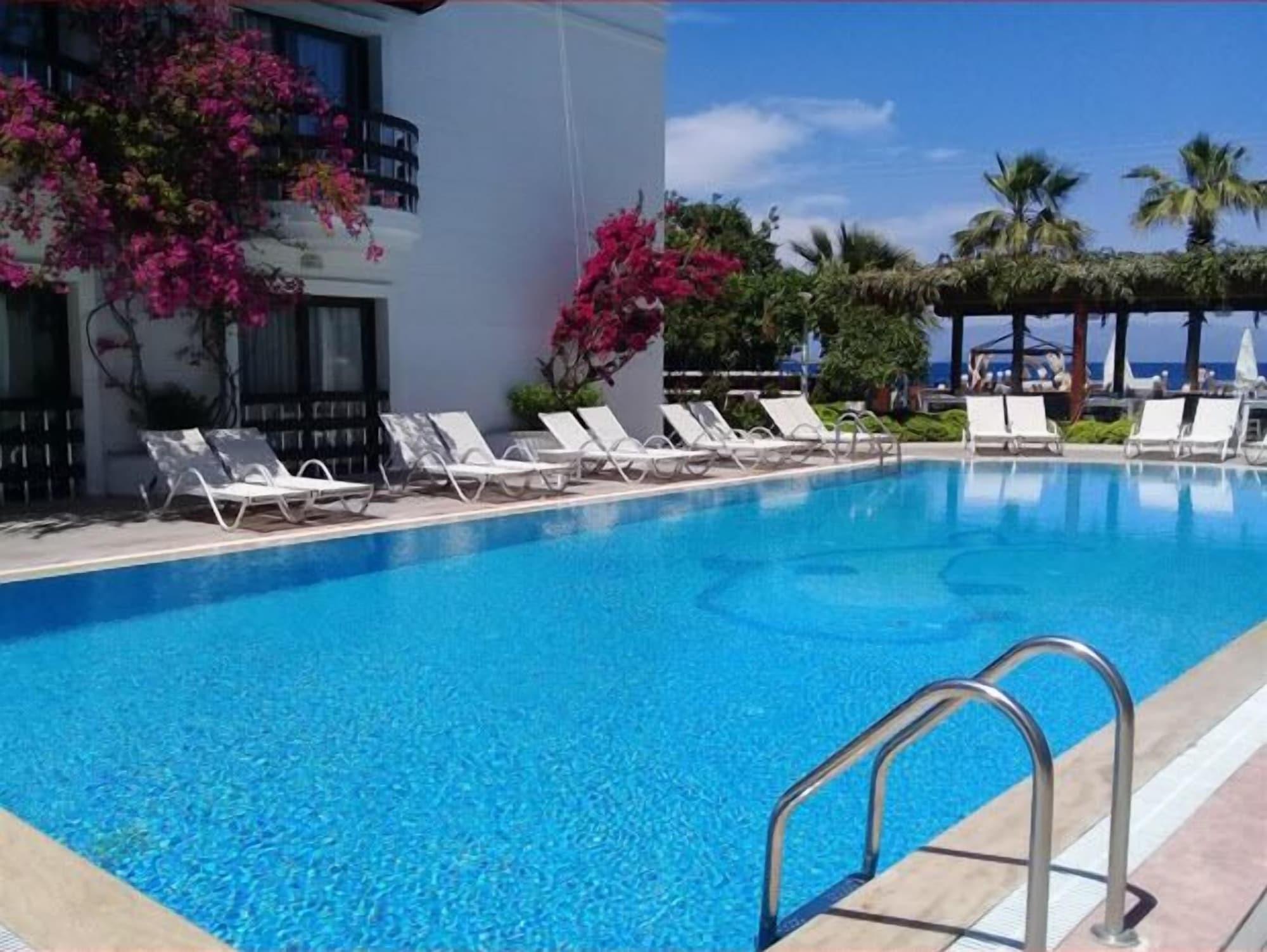Vista Piscina Beyaz Suite Hotel