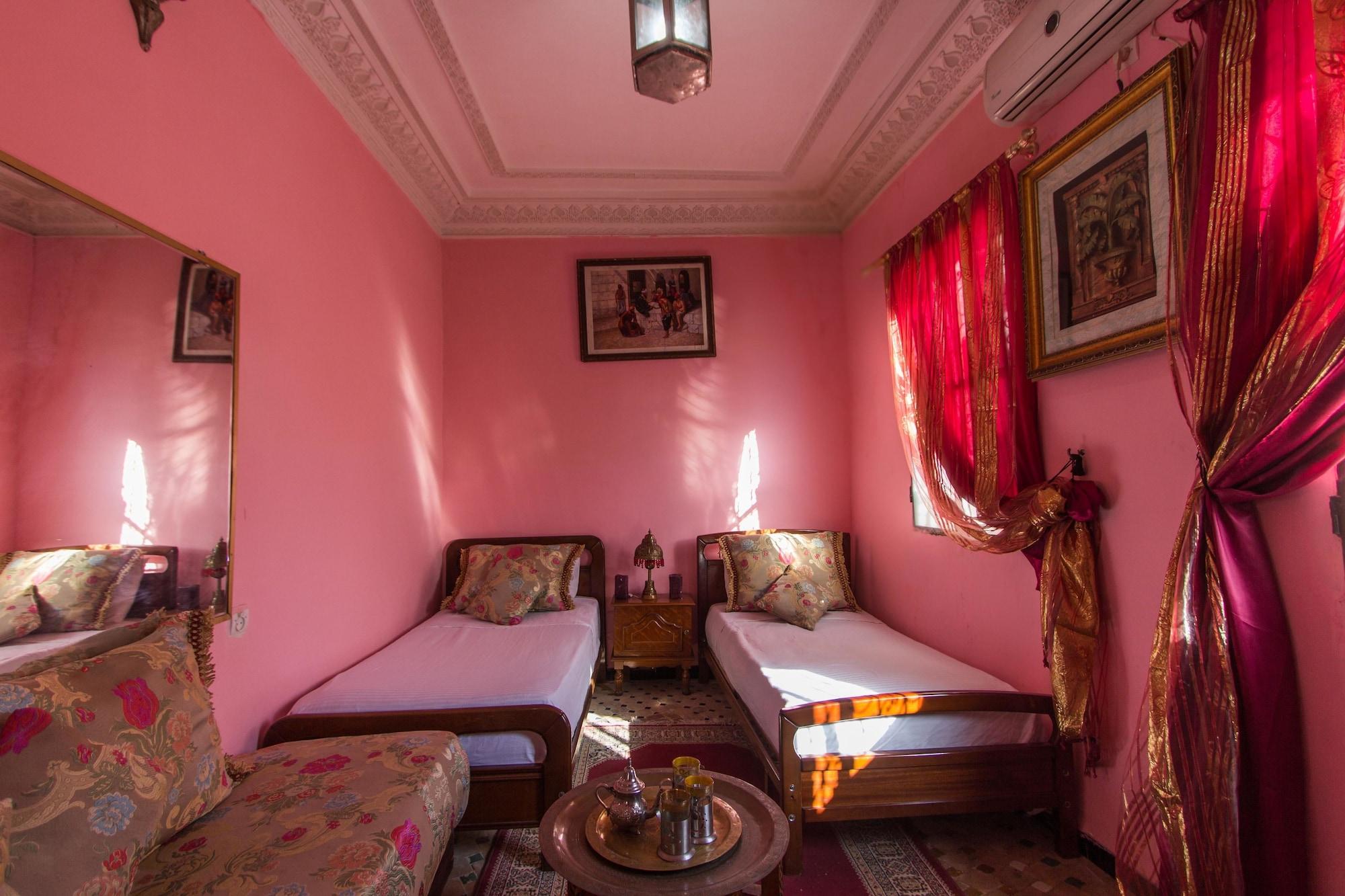 Varios Riad La Source Bleue