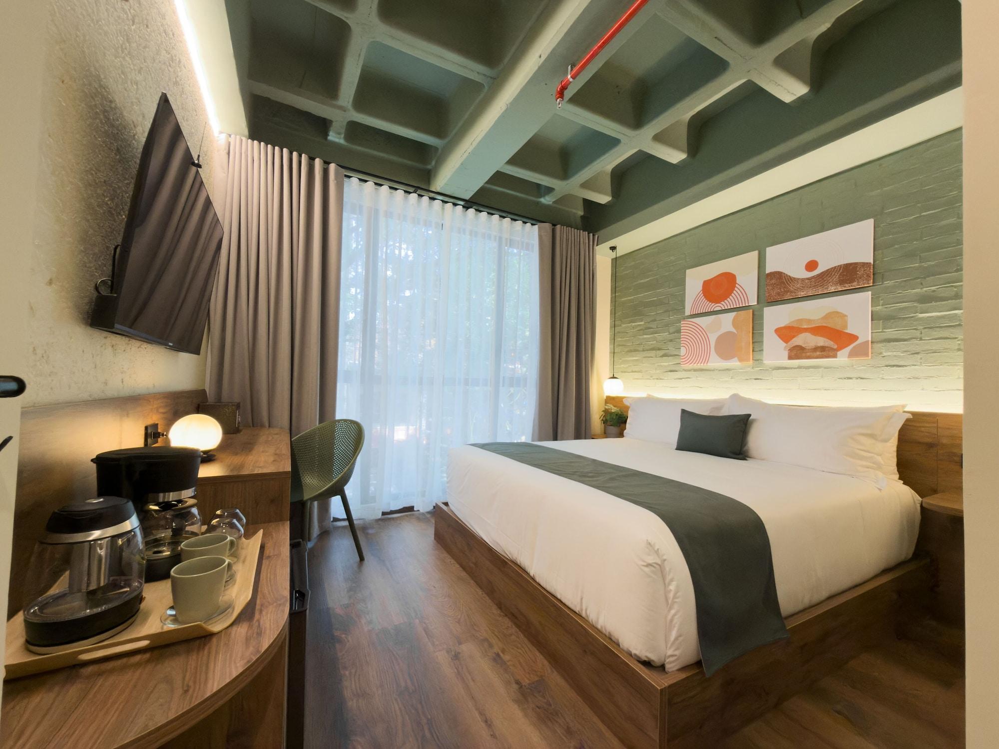 Varios Urbit Garden Hotel
