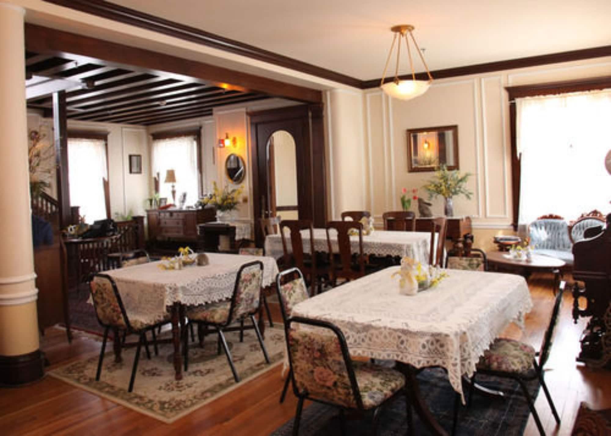 Restaurant The Decker House Bed & Breakfast