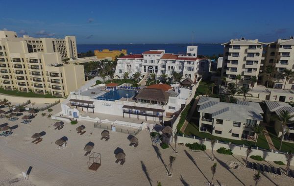 Hotel y Museo Casa Turquesa - Hoteles cerca de Playa Marlín en Cancún