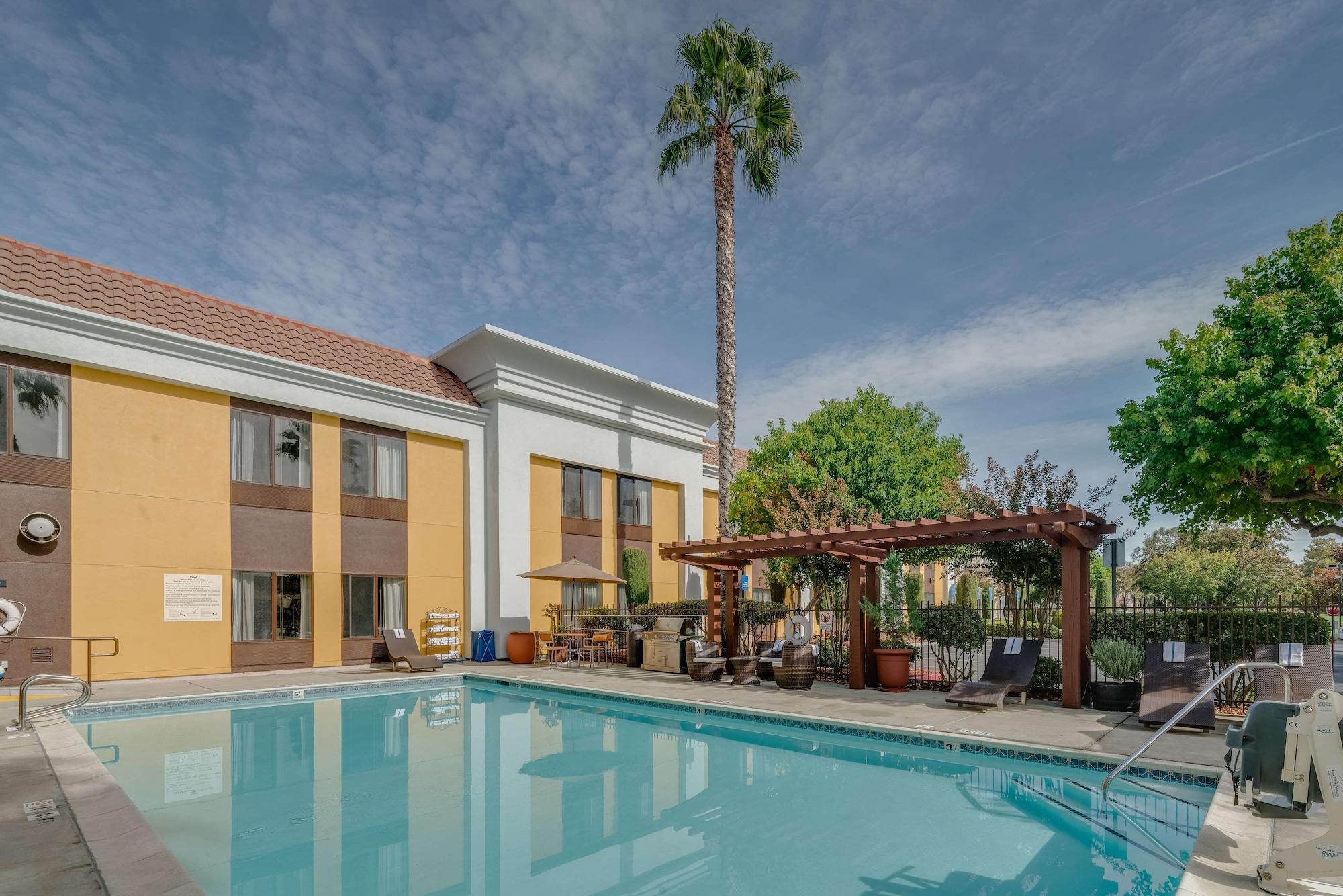 Vista Exterior Hampton Inn Livermore