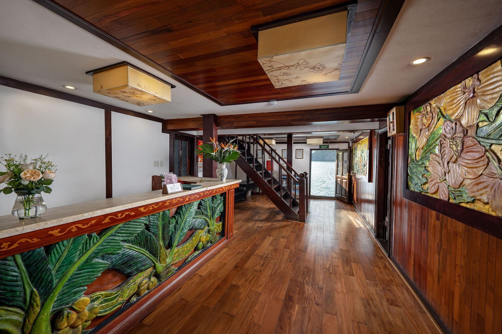 Vista Lobby Indochina Sails Ha Long Bay