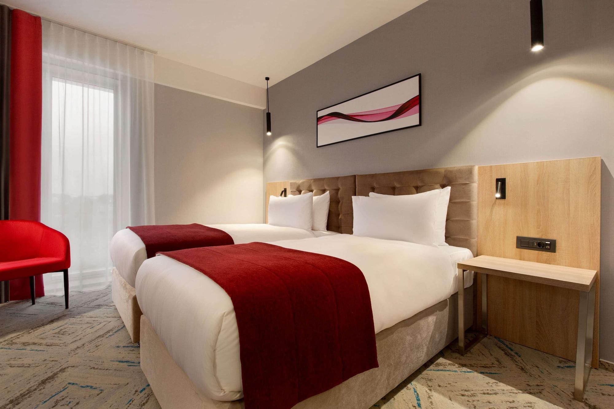 Habitación Ramada by Wyndham Targu JIU