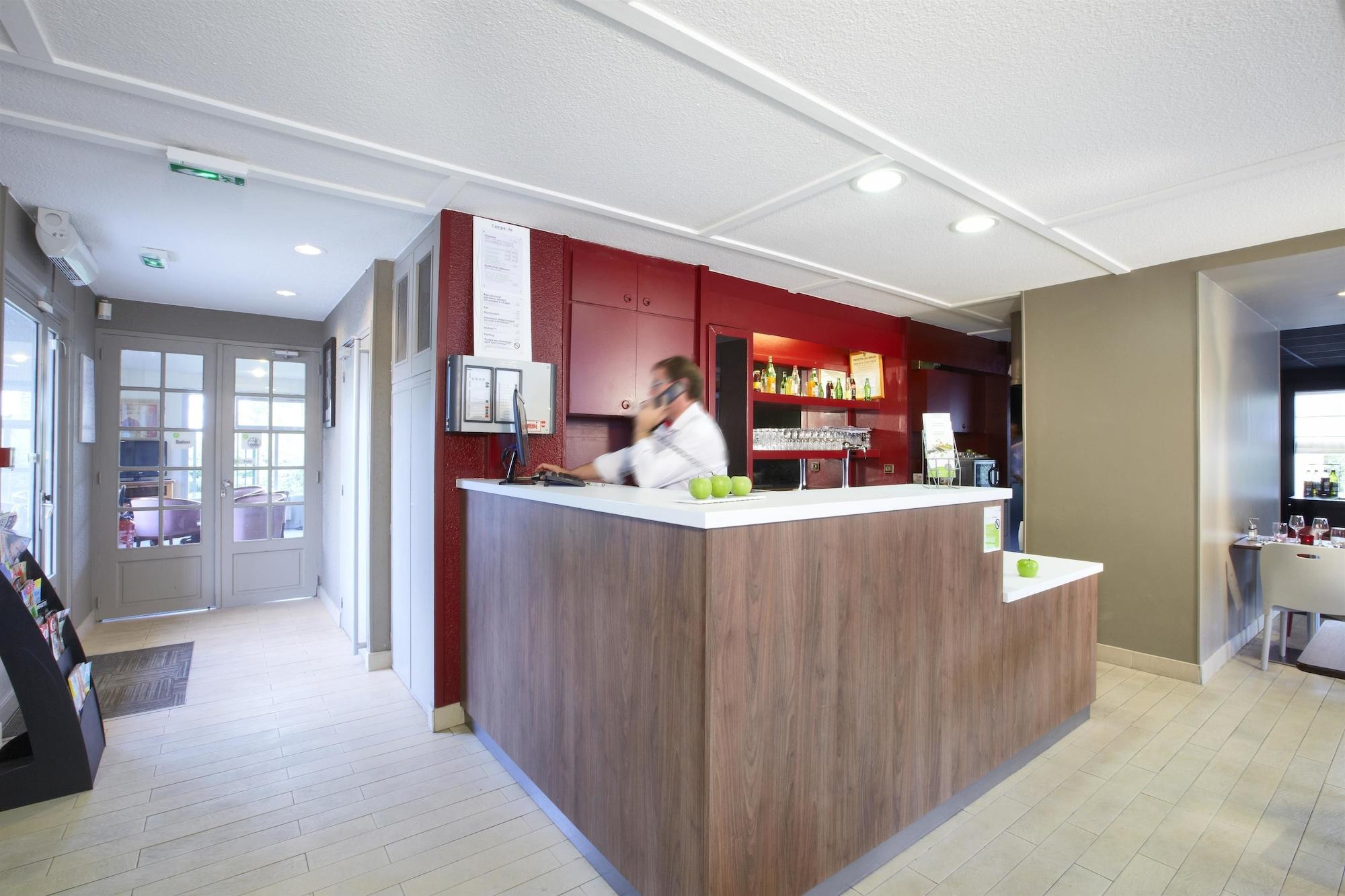 Vista Lobby Campanile Dunkerque Armbouts