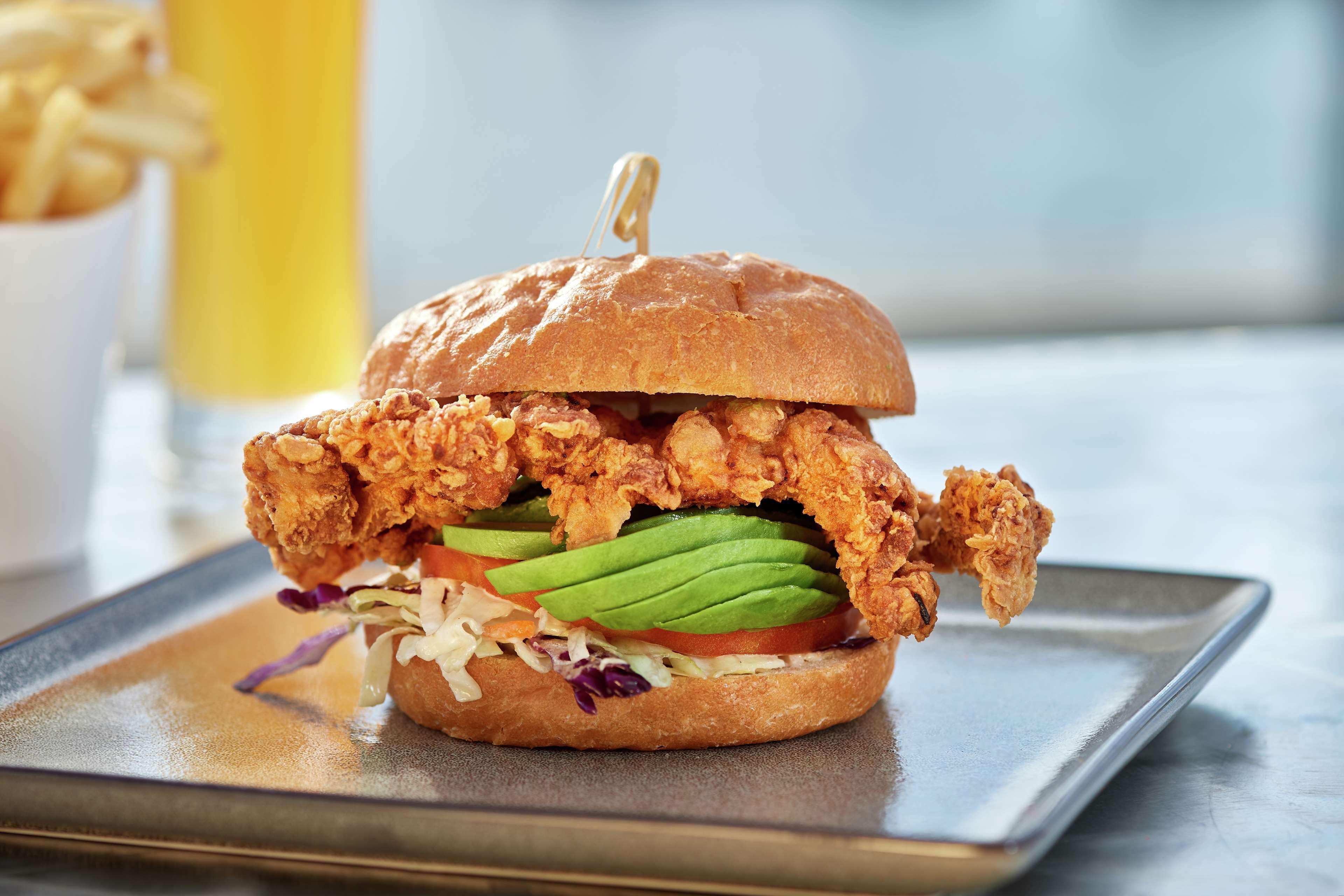 Restaurant DoubleTree by Hilton Hotel Berkeley Marina
