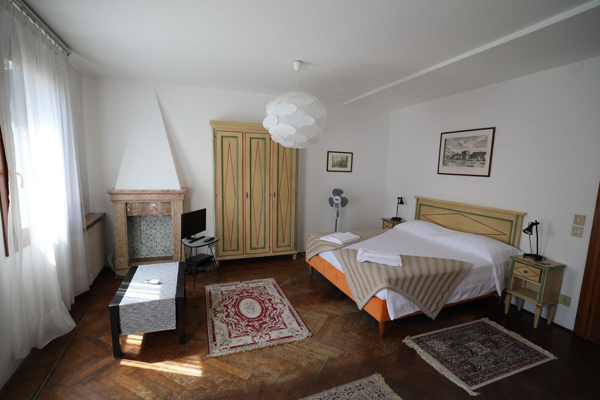 Varios Lovely Apartment In Venice