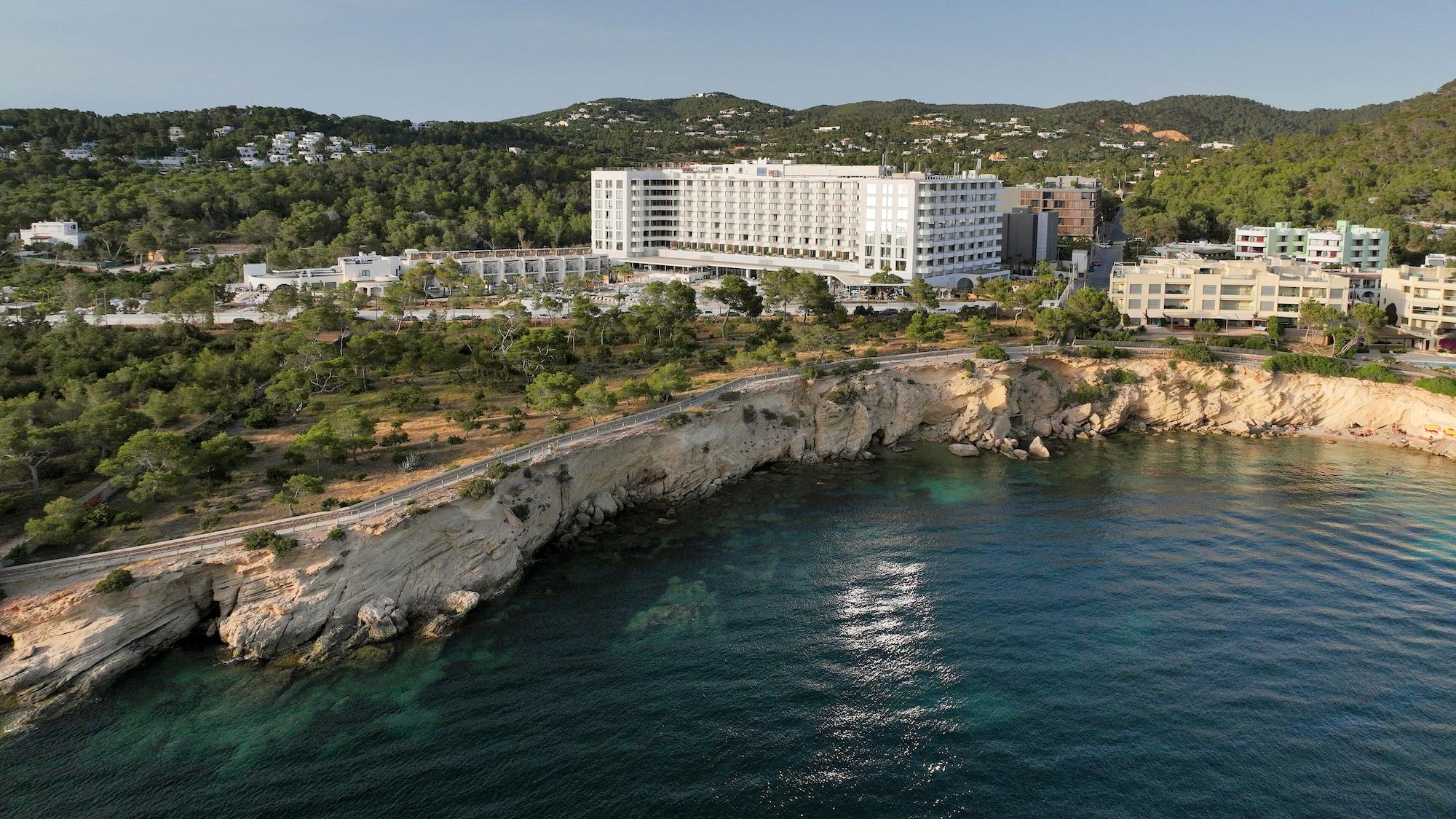 Vista Exterior The Signature Level at TRS Ibiza Hotel – All Inclusive Adults Only +16 – Entrance to Clubs Included