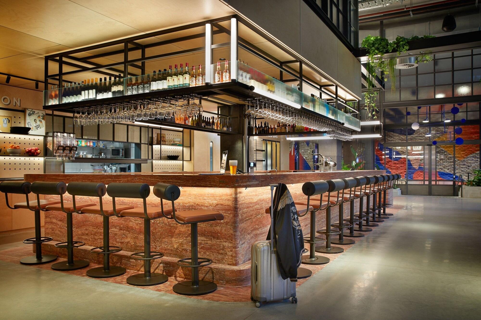 Bar/Salón Moxy Sydney Airport