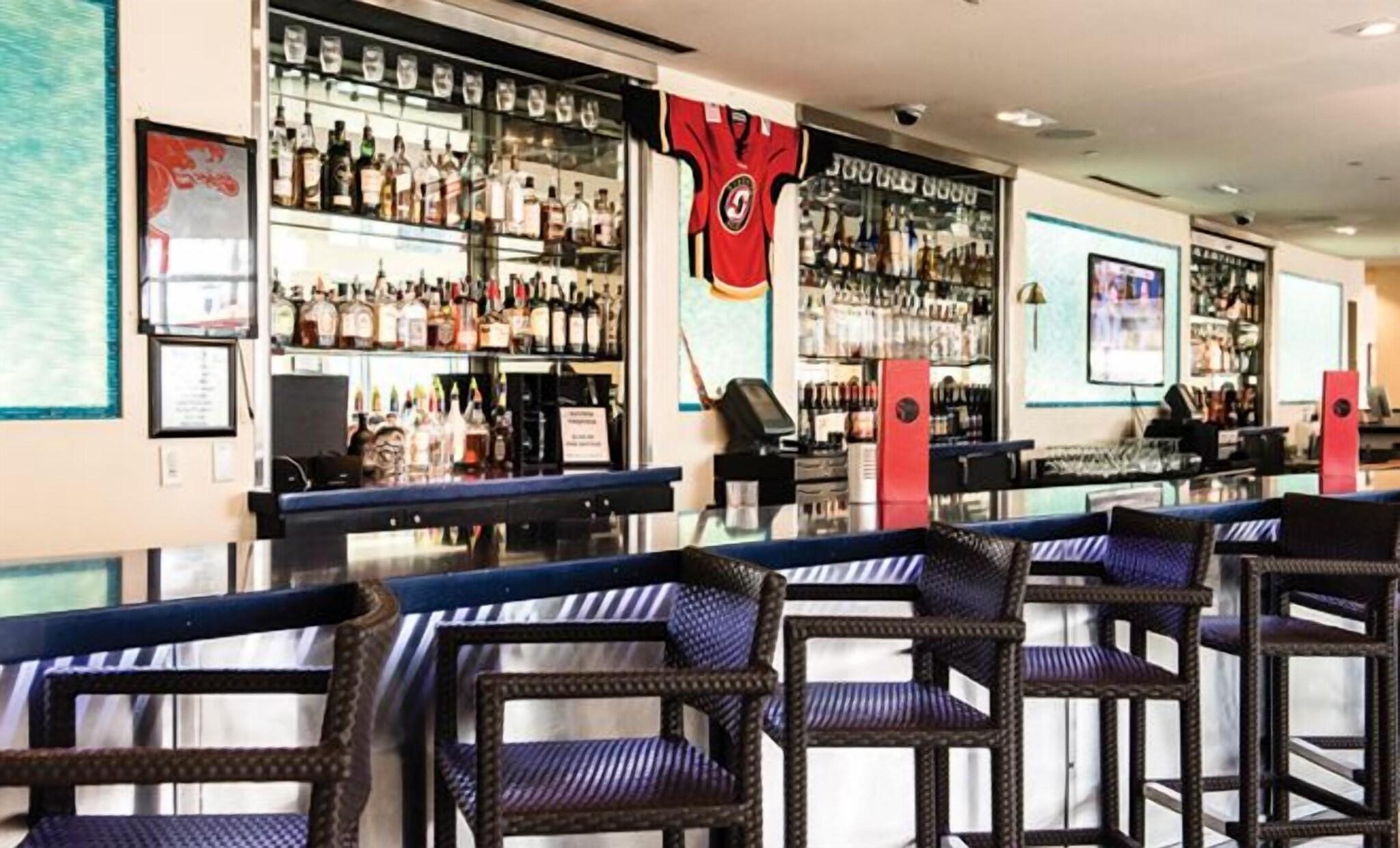 Bar/Salón University Plaza Waterfront Hotel