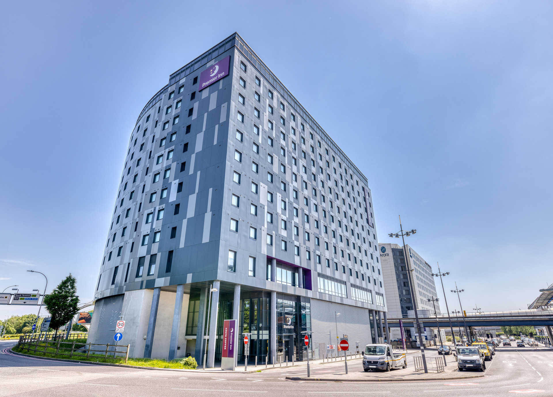 Vista Exterior Premier Inn London Gatwick Airport