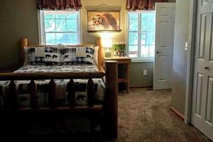 Alquiler Vacacional - Romantic getaway in awesome Bluford with WiFi, Fireplace, and Game Room ♡