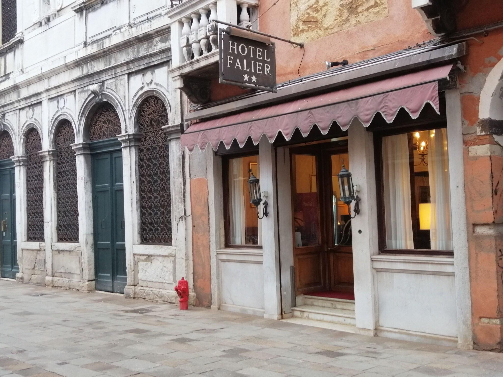 Vista Exterior Hotel Falier