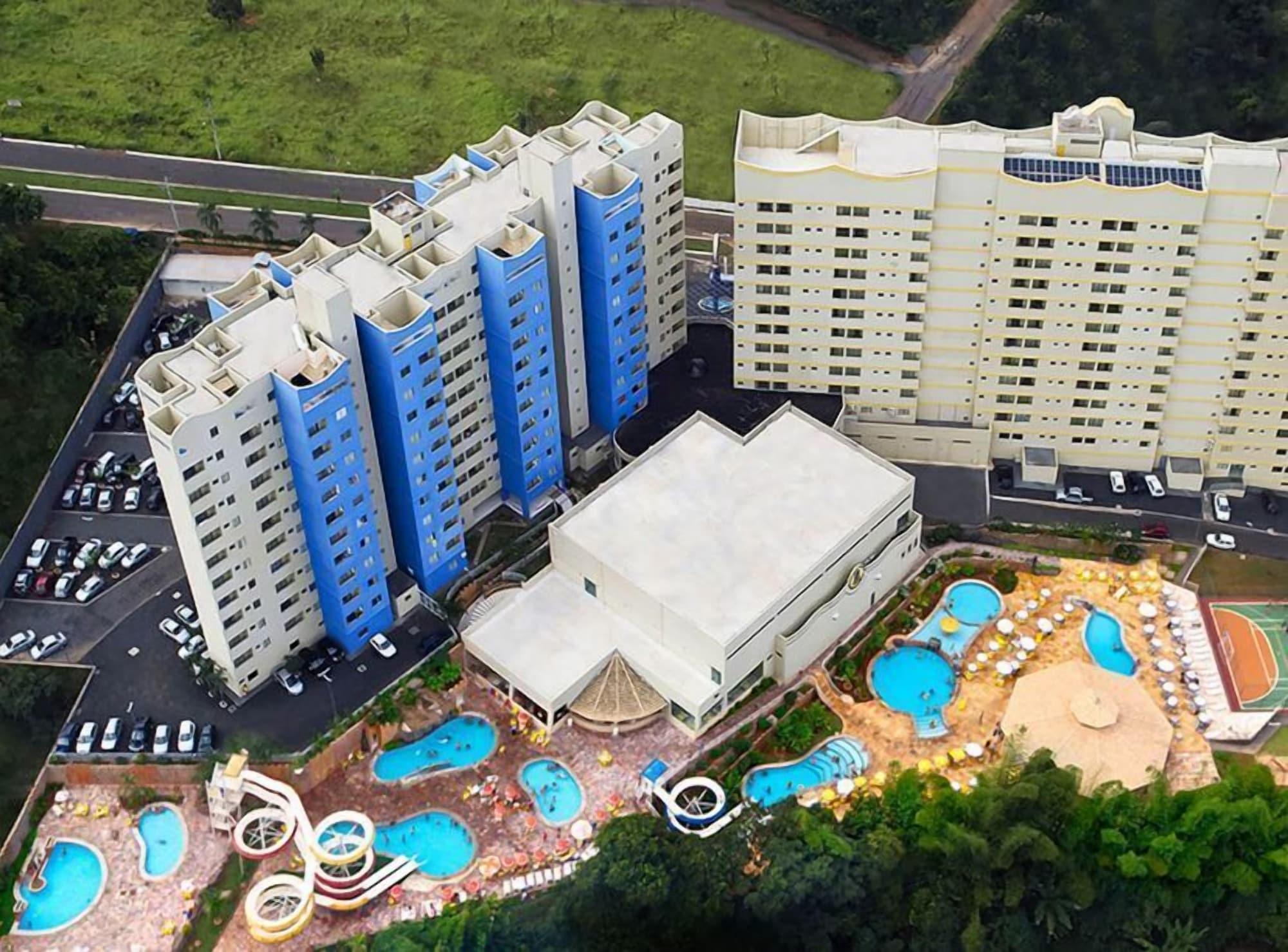 Vista da piscina Apto 801 Golden Dolphin Grand Hotel