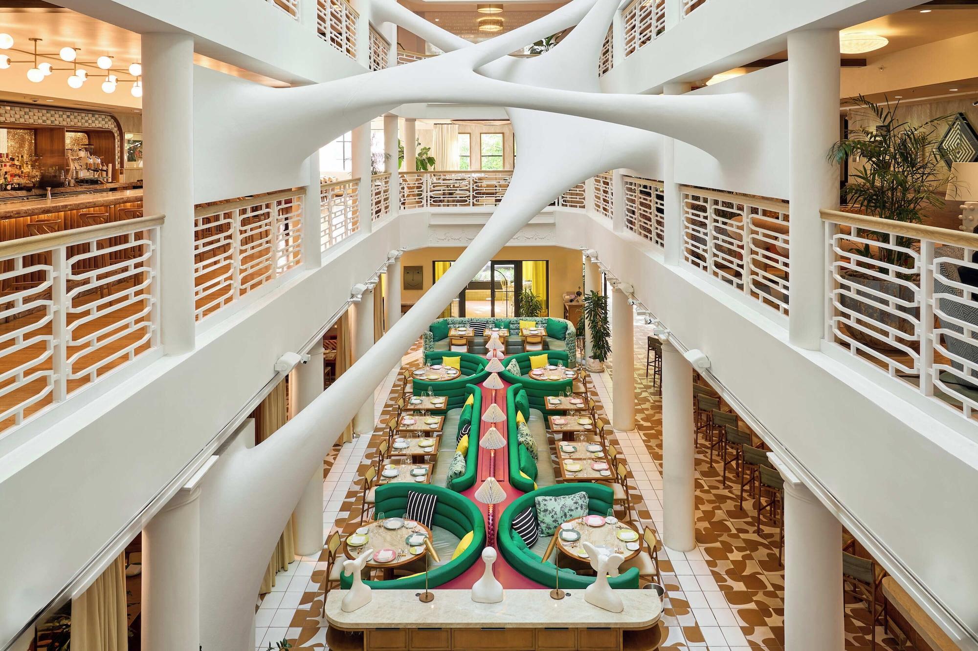 Varios The Moore Miami