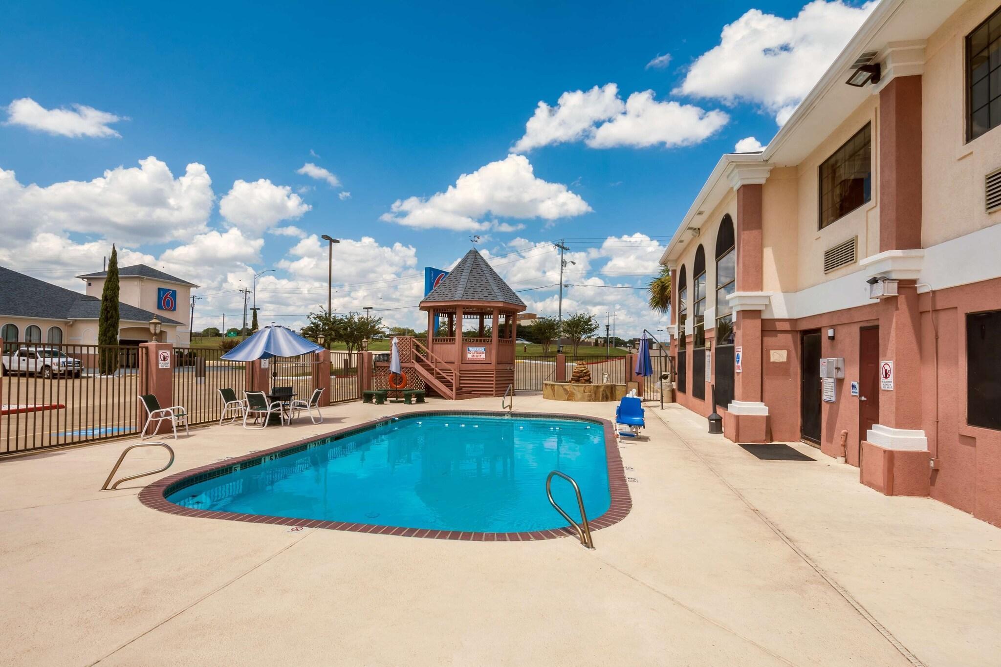 Vista Piscina Motel 6 Brenham, TX
