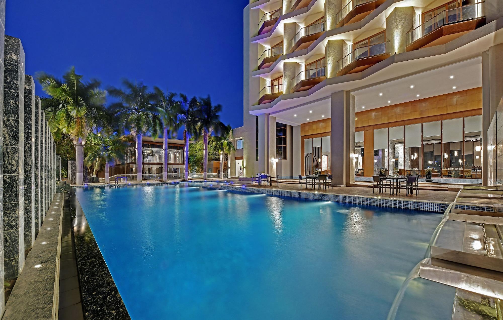 Vista Piscina The Fern Leo Resort & Club Junagadh