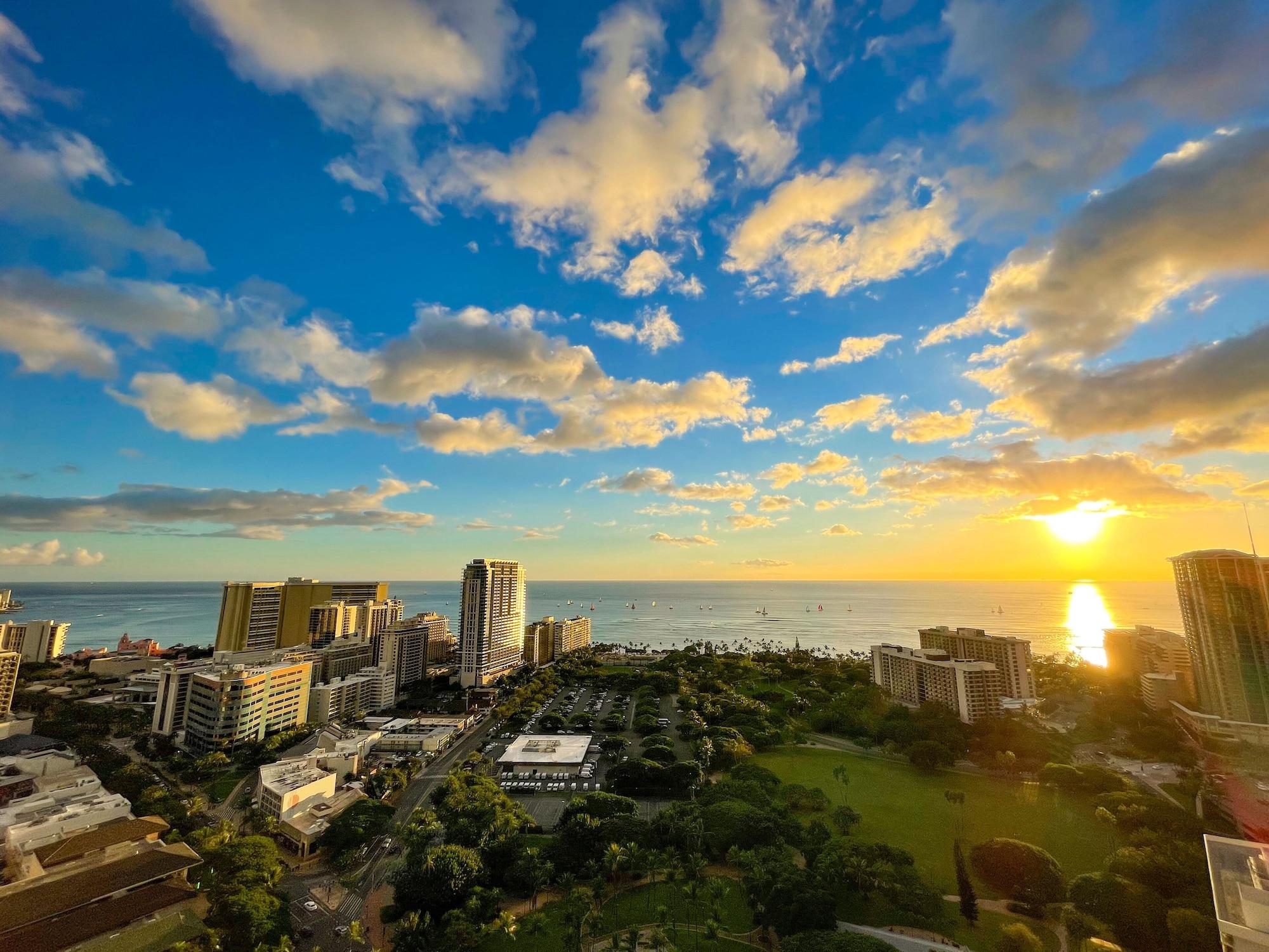 Playa Holiday Inn Express Waikiki by IHG
