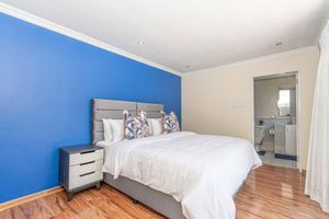 Alquiler Vacacional - Super Spacious Fun Home! With Pool, Den and Bar