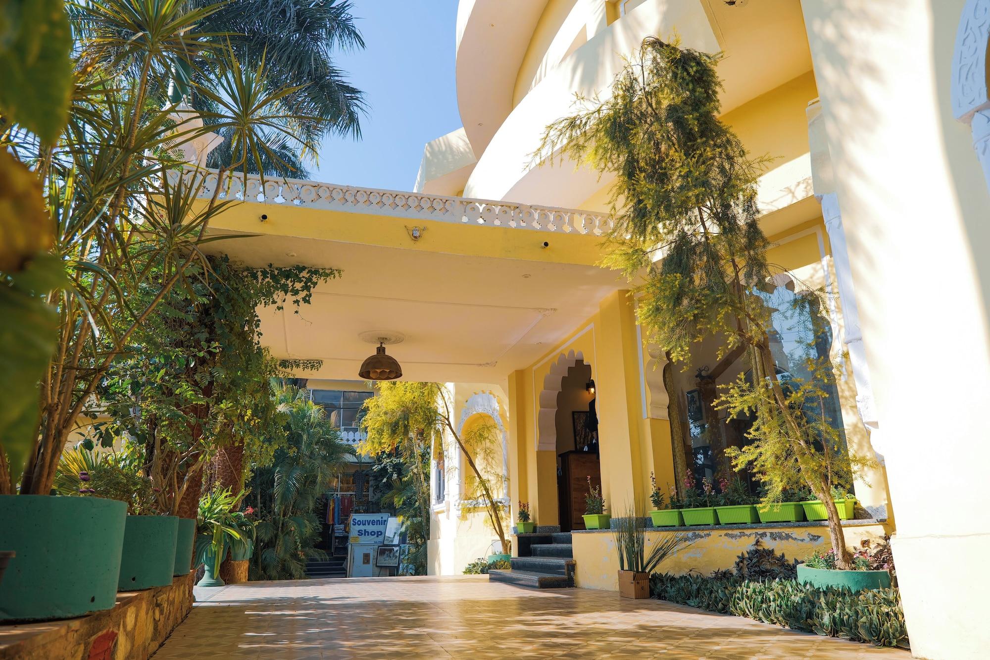 Vista Exterior Raj Palace Resort