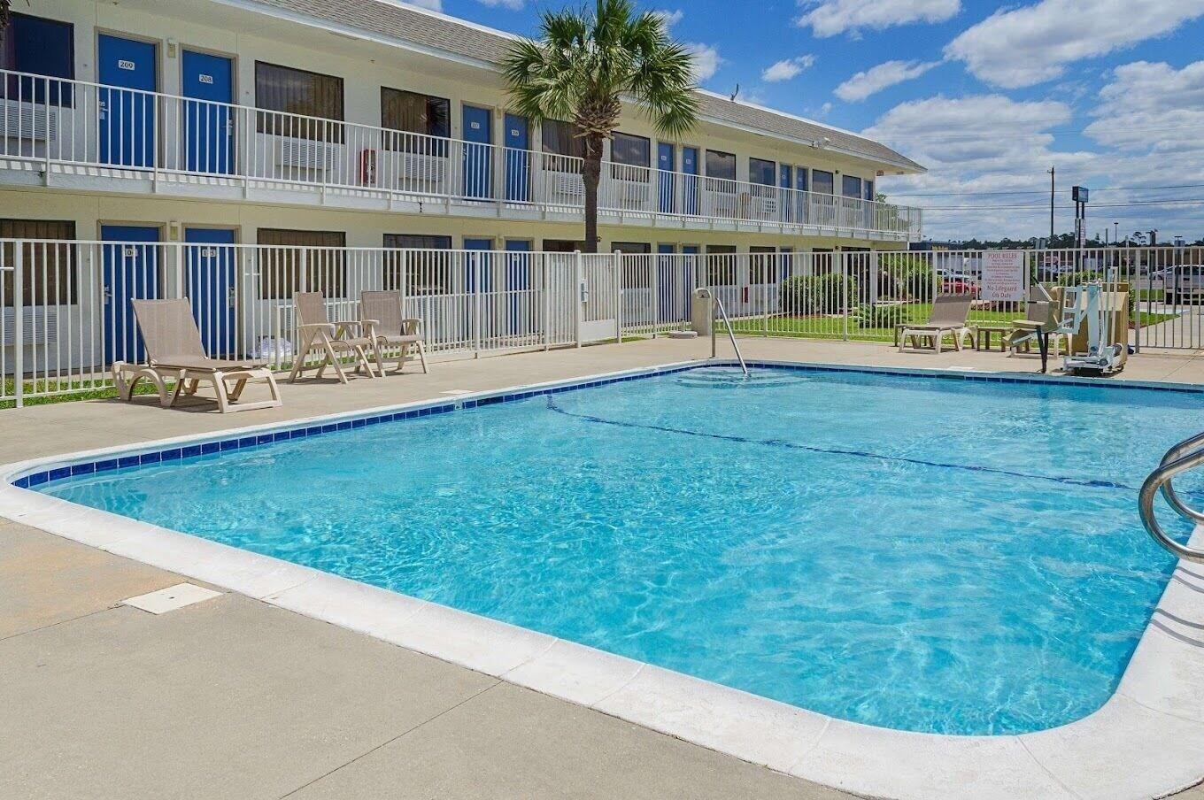 Varios Motel 6 Gulfport, MS – Airport