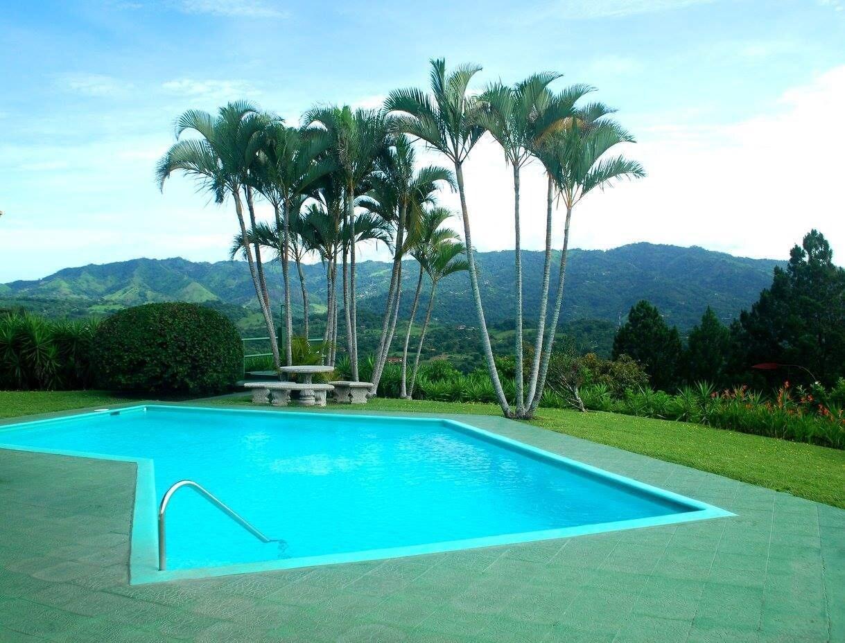 Vista Piscina Vista Atenas Bed and Breakfast