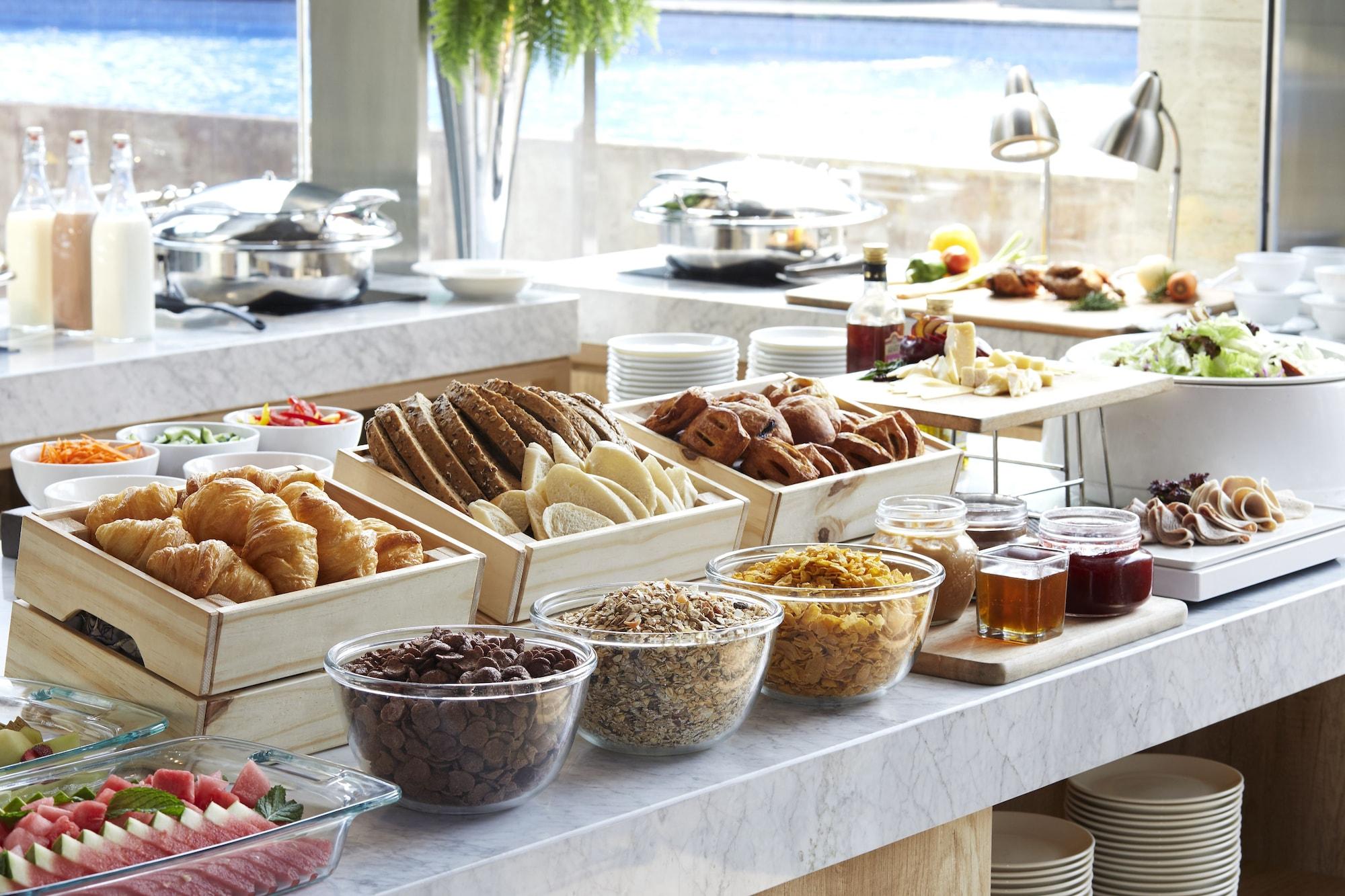 Restaurant Fraser Residence Menteng Jakarta