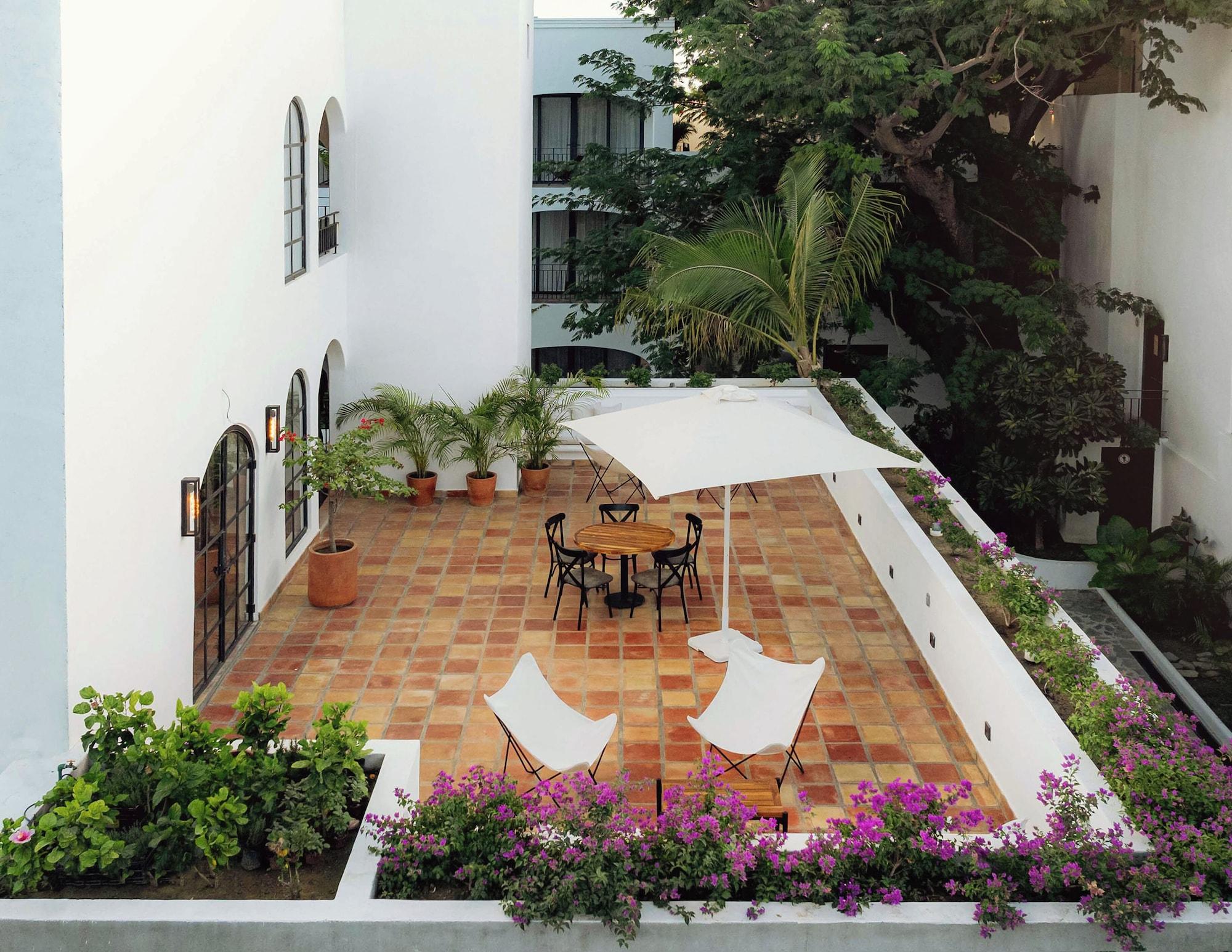 Vista Exterior Tropicana Los Cabos, Tapestry Collection by Hilton