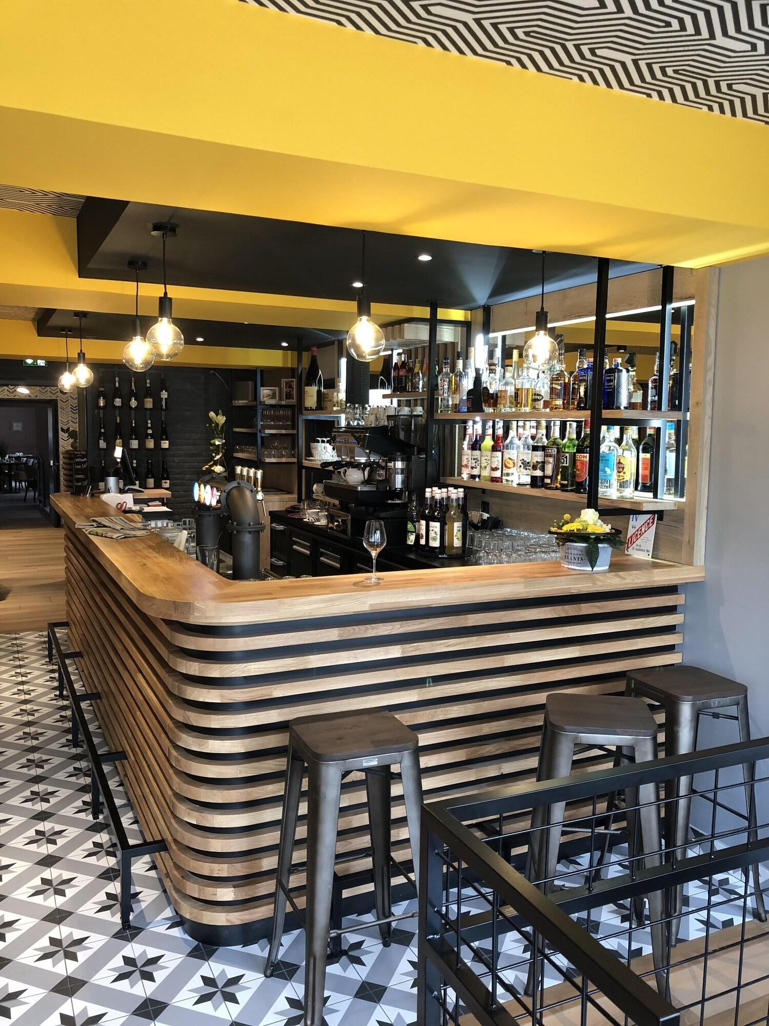 Bar/Salón Le Chêne Vert