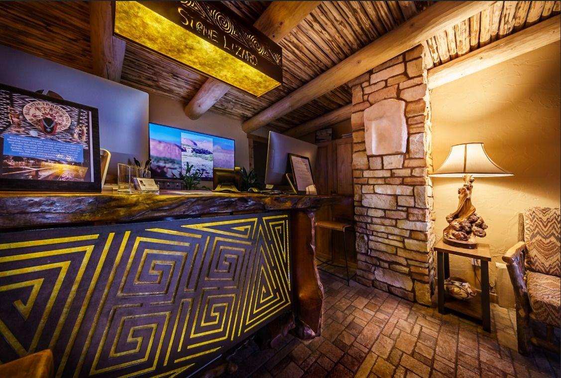 Vista Lobby Stone Lizard Lodging