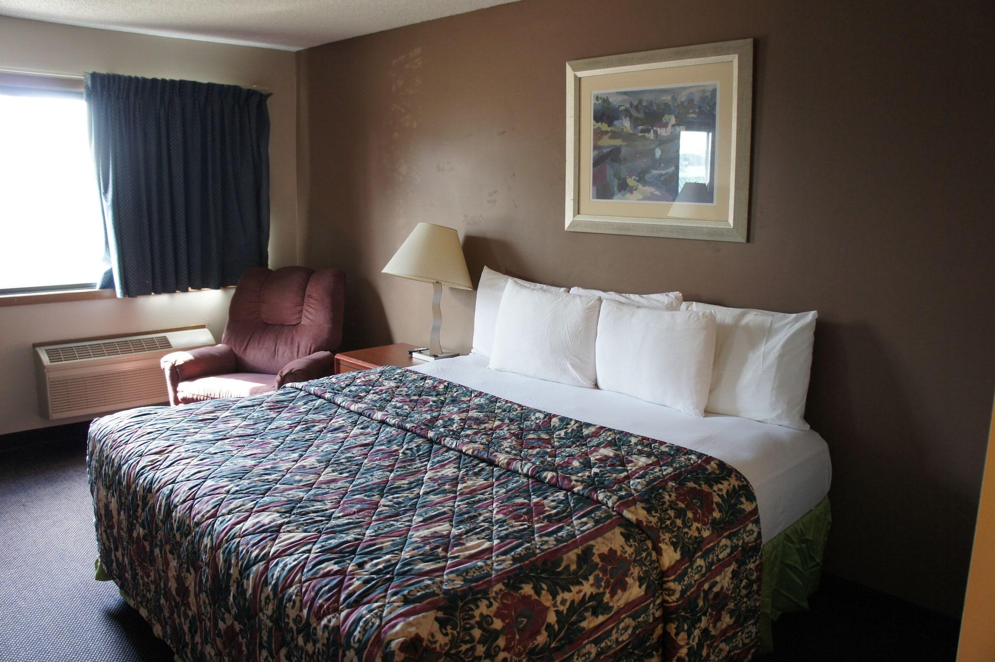 Varios Coratel Inn and Suites Maple Grove
