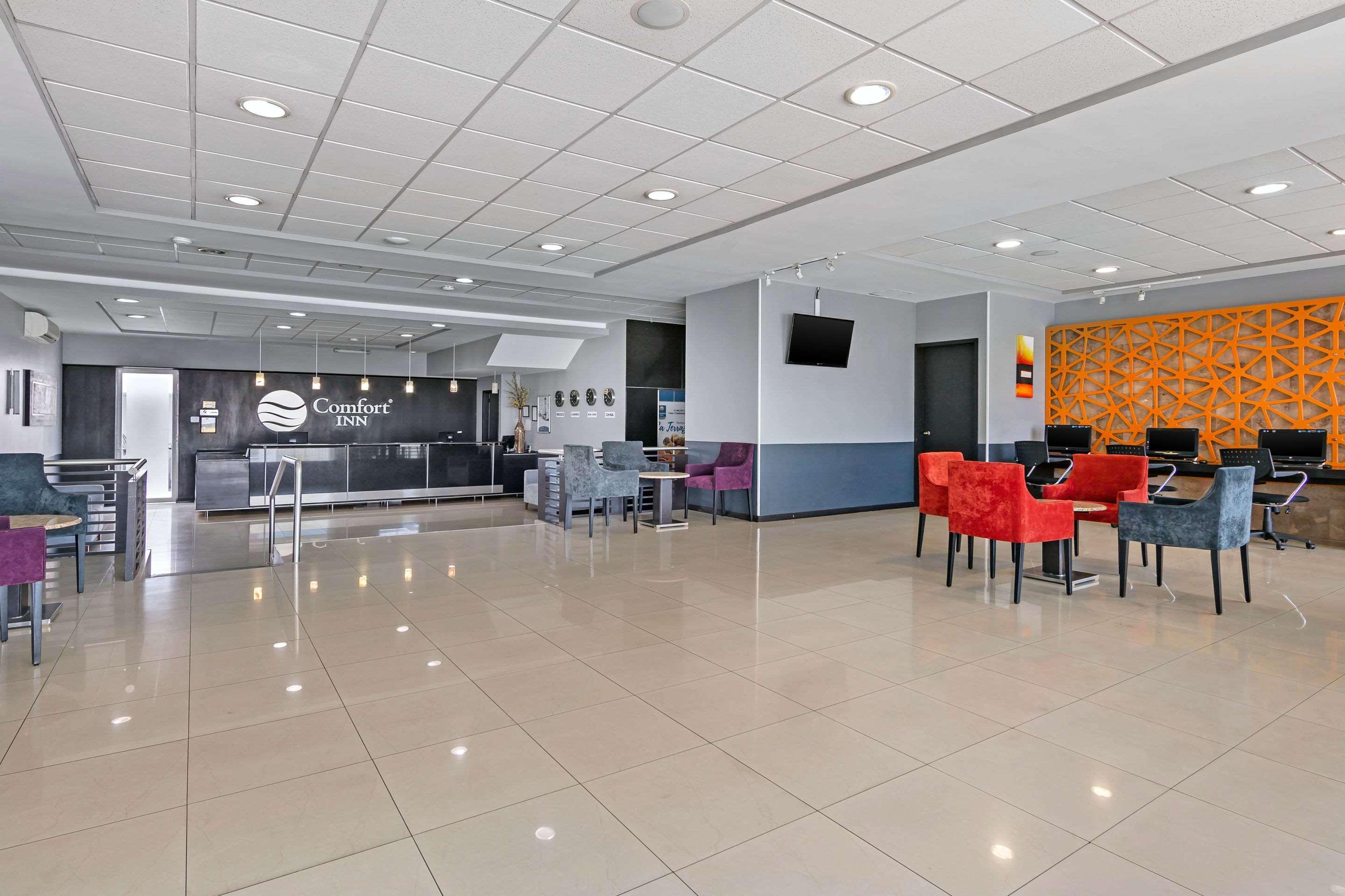 Vista Lobby Comfort Inn Morelia