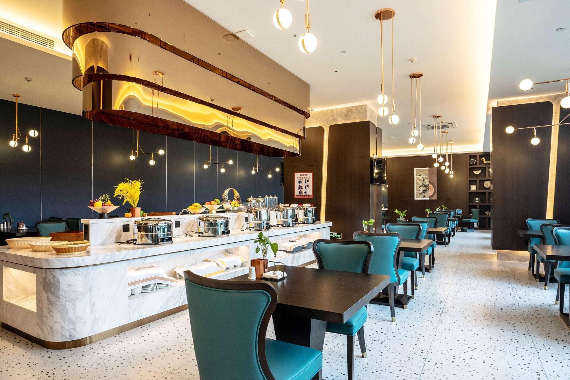 Restaurant Microtel by Wyndham Songzi