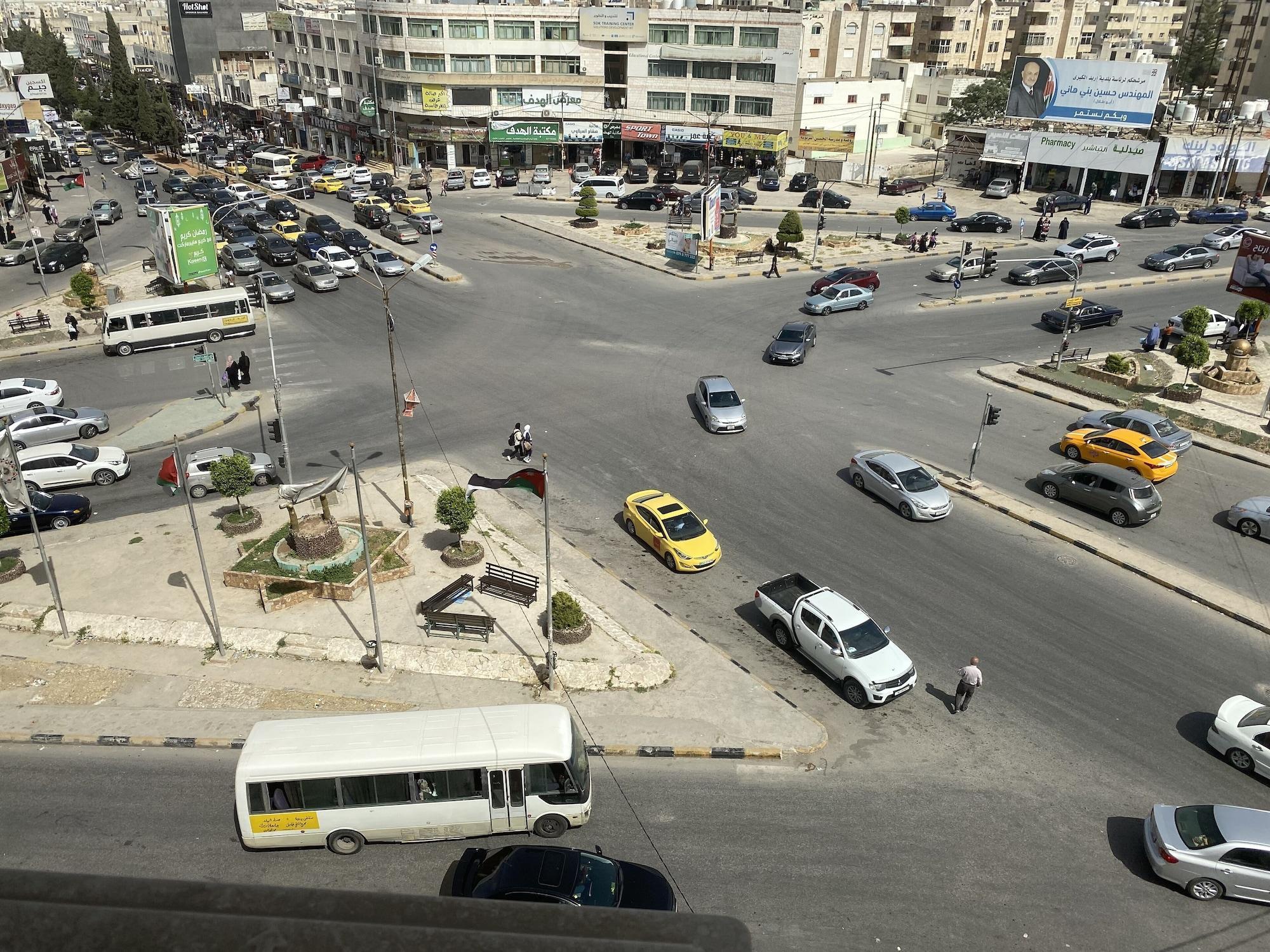 Vista Exterior Sara Crown Hotel