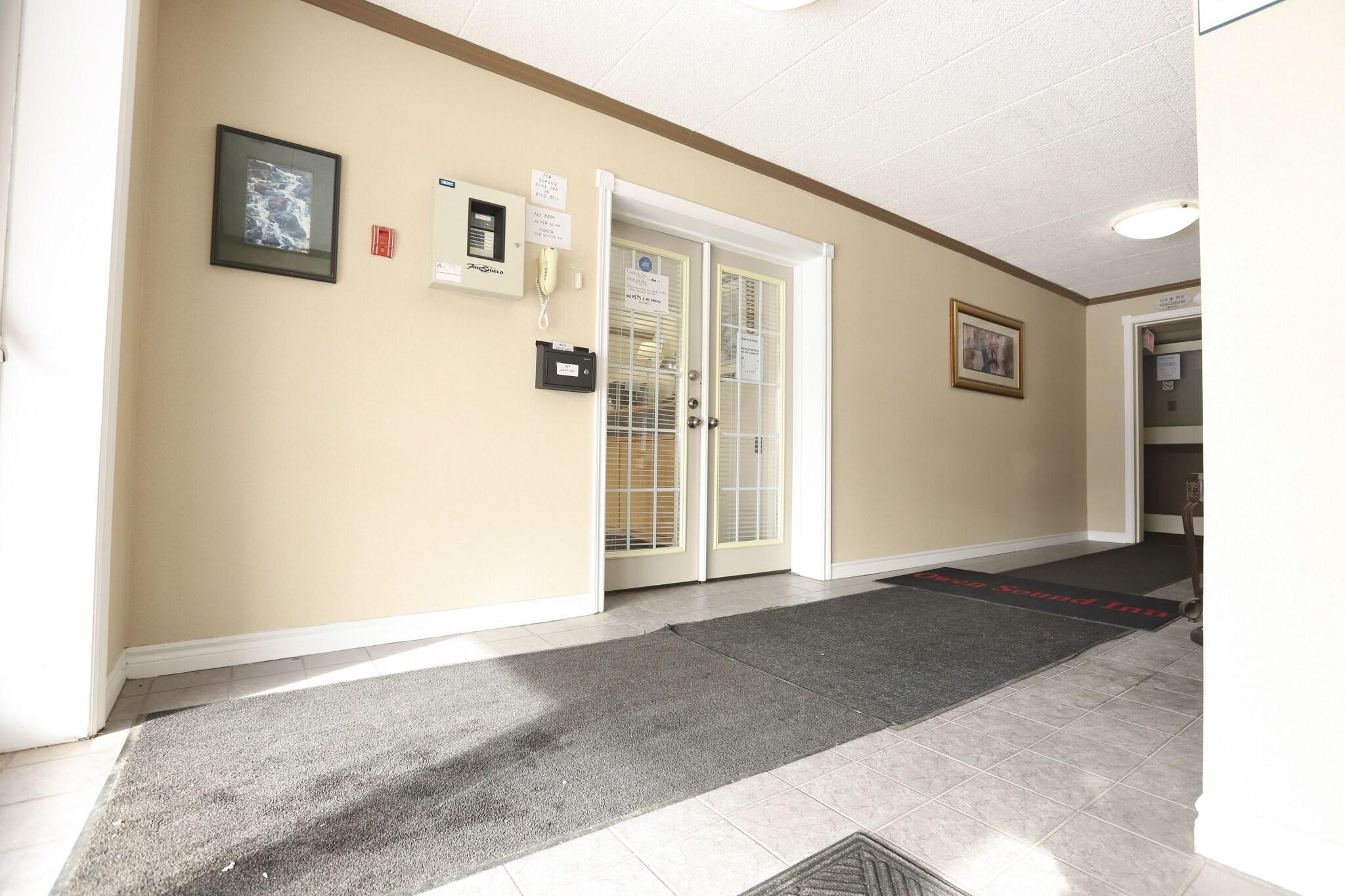 Vista Lobby Owen Sound Inn