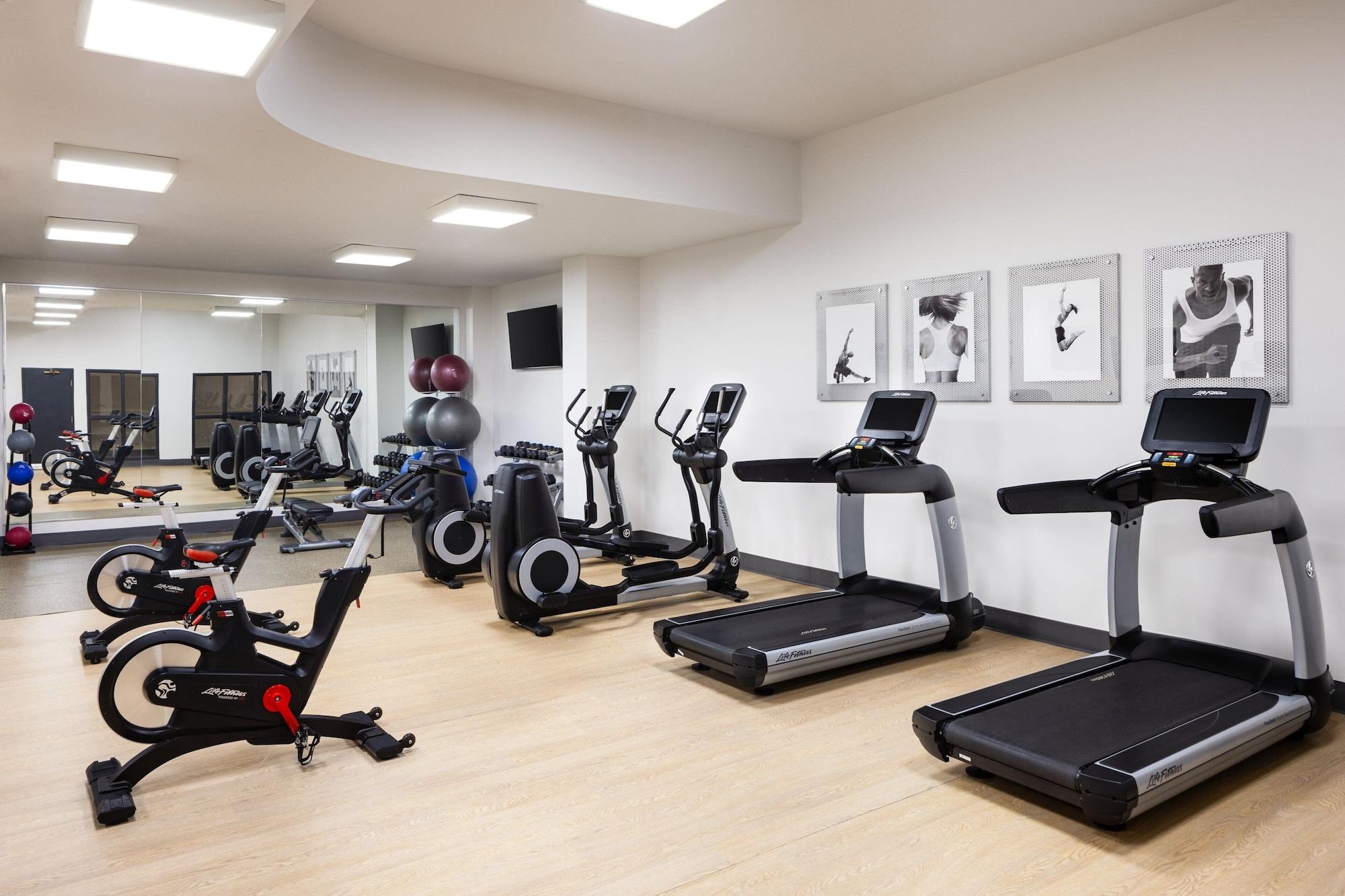 Gimnasio Delta Hotels by Marriott Edmonton Centre Suites
