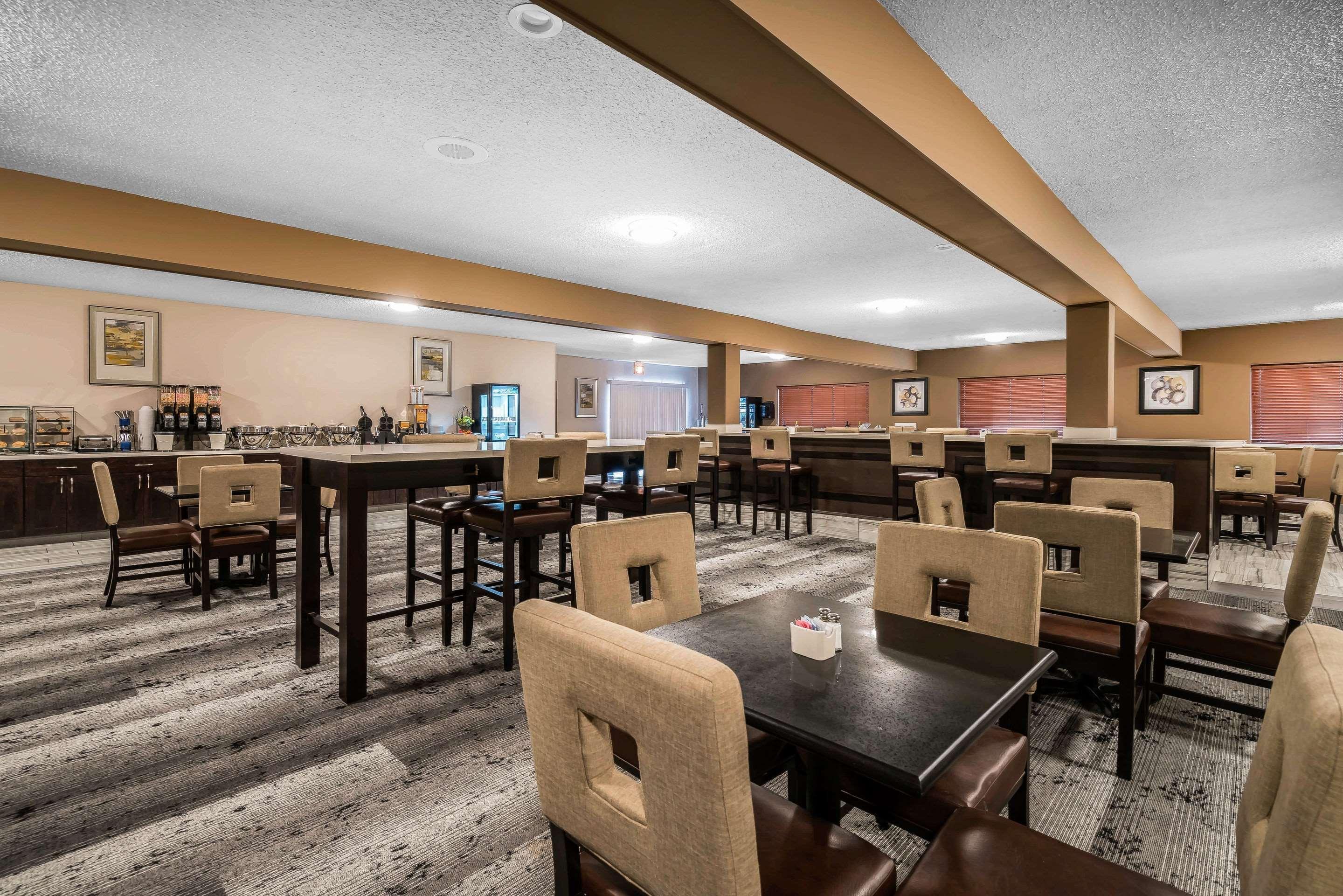 Restaurant Clarion Inn Near Jblm