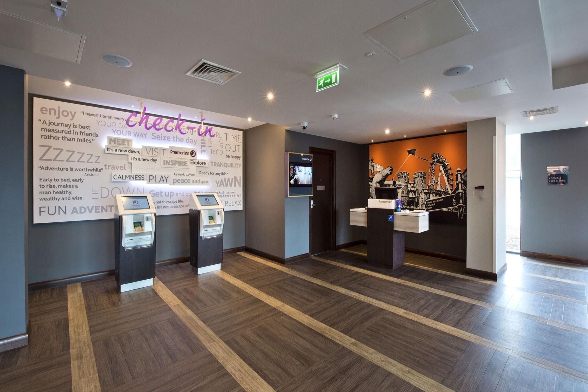 Vista Lobby Premier Inn Slough West - Slough Trading Estate