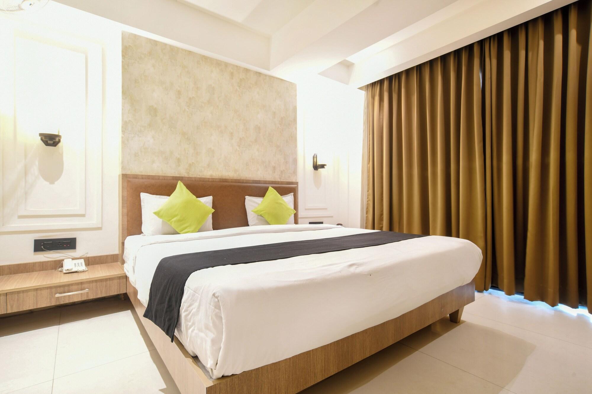 Varios Hotel Holiday