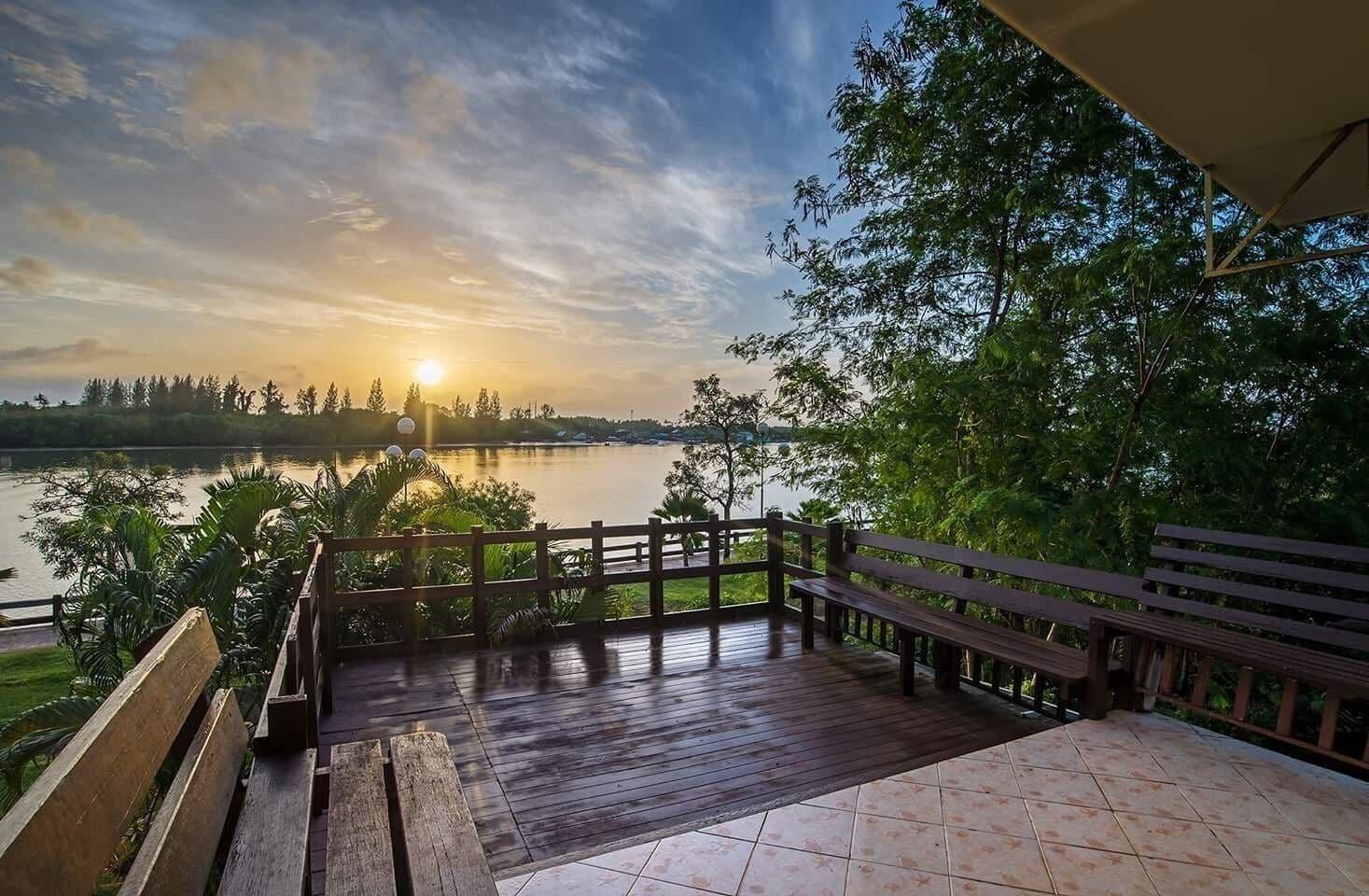 Varios Krabi City Seaview Hotel