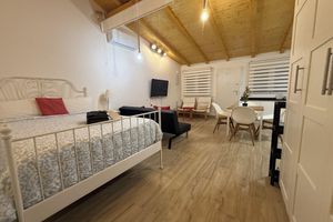 Alquiler Vacacional - Charming 1-bedroom house in brilliant Pozuelo de Alarcón with WiFi, AC