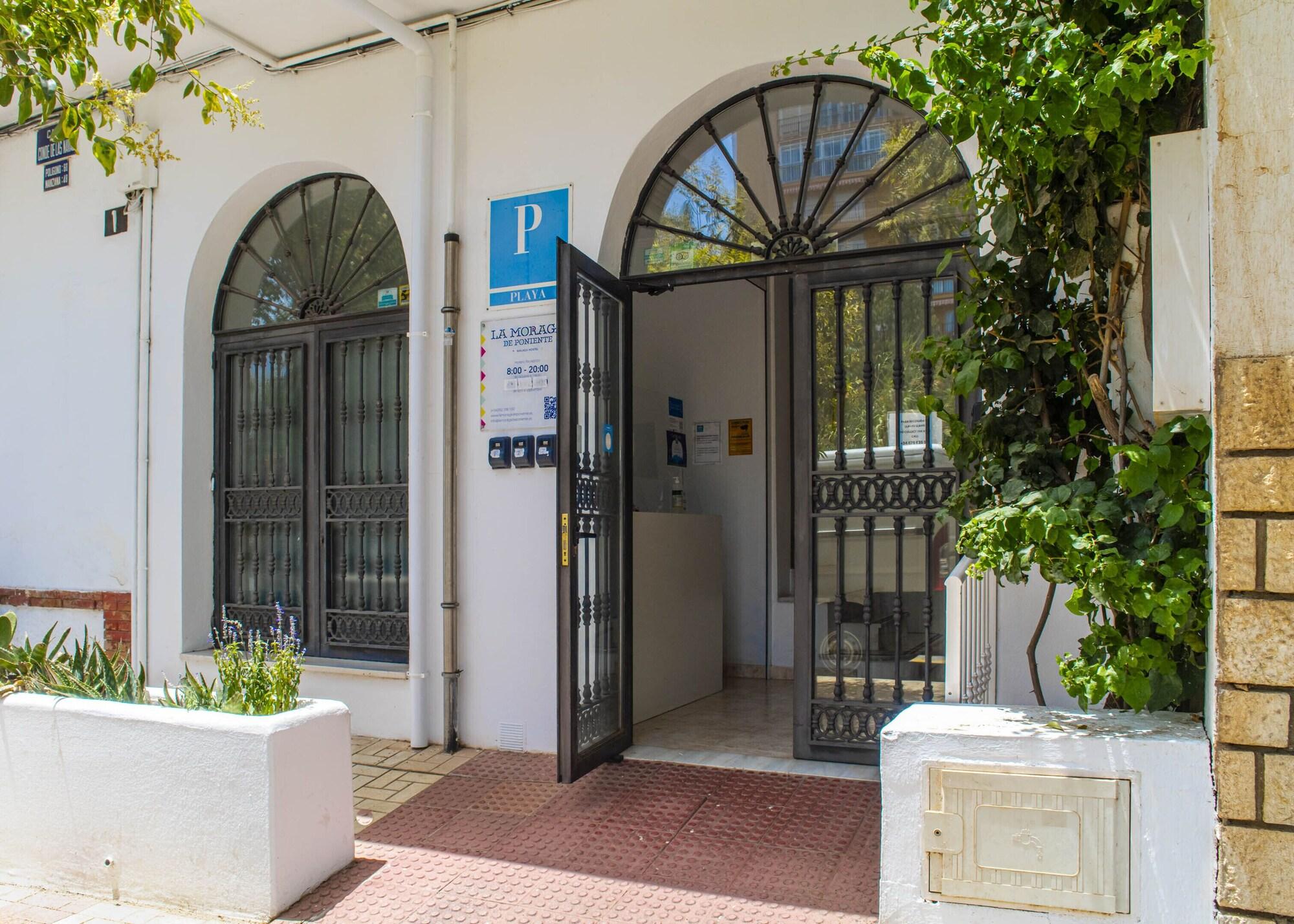 Vista Exterior La Moraga De Poniente Málaga Hostel