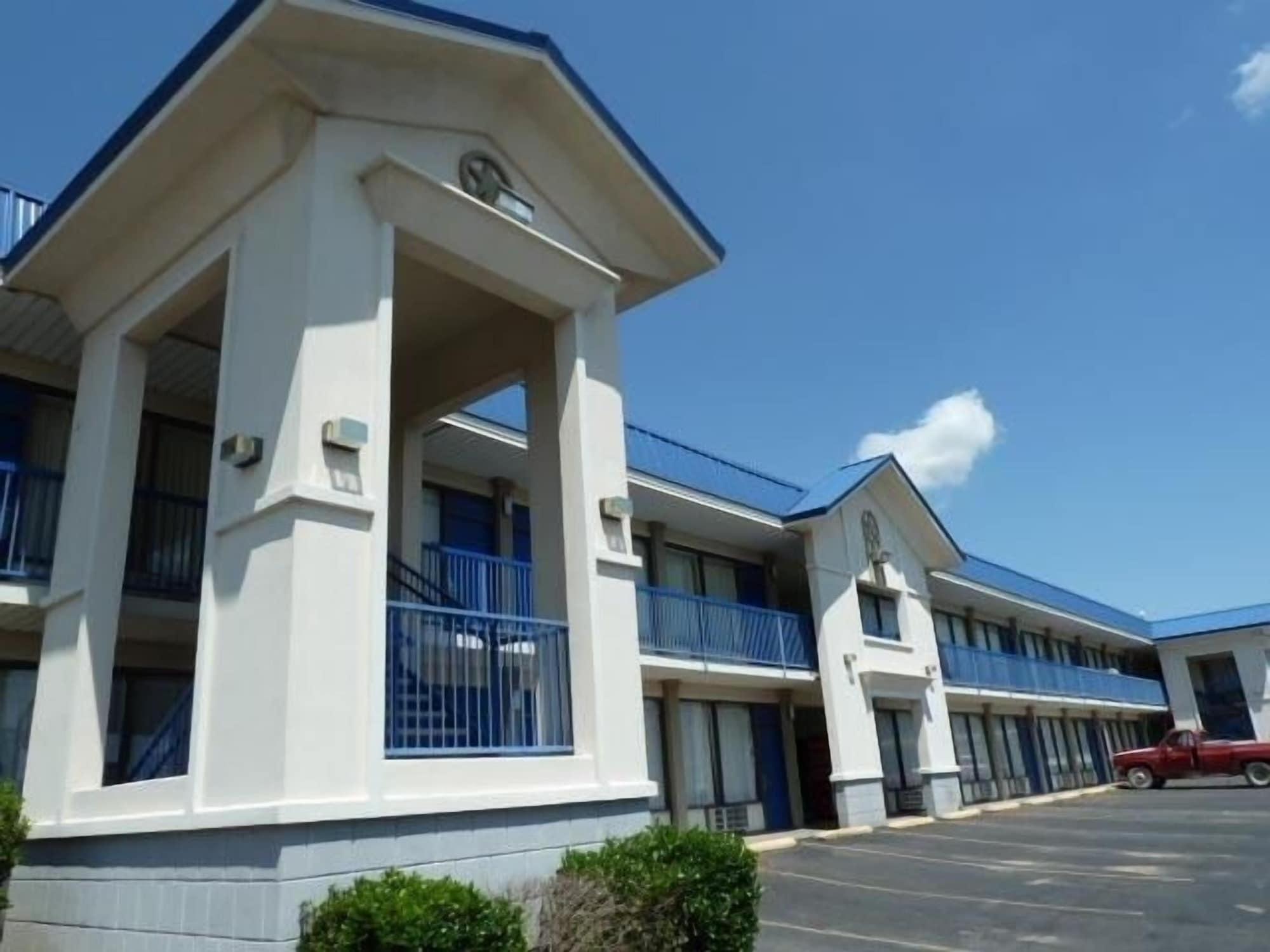 Vista Exterior Americas Best Value Inn Hillsboro