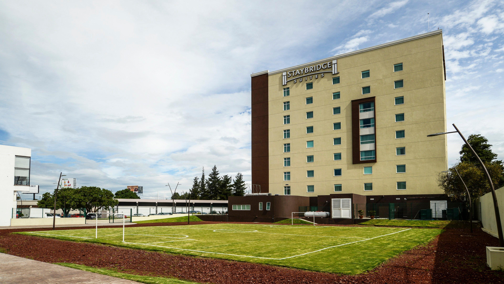 Vista Exterior Staybridge Suites Puebla by IHG